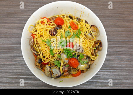 Spaghetti con le vongole Foto Stock