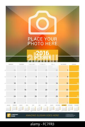 Ottobre 2016. Parete calendario mensile per il 2016 Anno. Vector Design Stampa Modello con posto per le foto e il calendario dell'anno. Settimana Sta Illustrazione Vettoriale