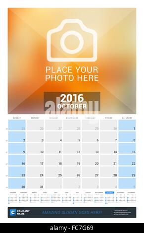 Ottobre 2016. Parete calendario mensile per il 2016 Anno. Vector Design Stampa Modello con posto per le foto e il calendario dell'anno. Settimana Sta Illustrazione Vettoriale