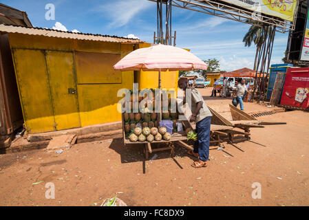 Scena di strada, Jinja, Uganda Foto Stock