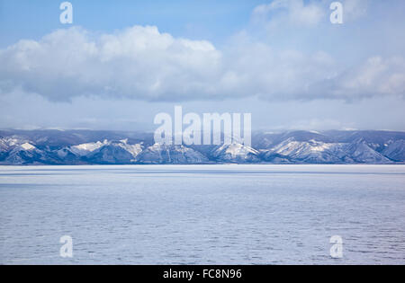 La Siberia lago Baikal in inverno Foto Stock