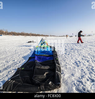 Kiteboarder con kite sulla neve Foto Stock