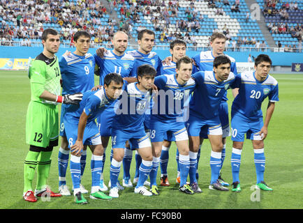 Kiev, Ucraina - 1 giugno 2011: Uzbekistan nazionale di calcio posa per una foto di gruppo prima della partita amichevole contro l'Ucraina su J Foto Stock