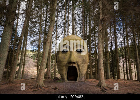 Silva capitalis, foresta scultura di testa, parte di Kielder acqua e Forest Park art trail, Northumberland, England, Regno Unito Foto Stock