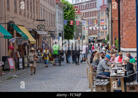 Caffé e negozi nel trendy quartiere di Haga, Haga Nygata, Göteborg, West Gothland, Svezia, Scandinavia, Europa Foto Stock