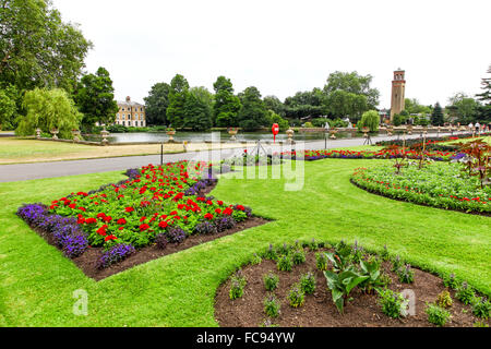 Museo n. 1 e il camino che si affaccia sul laghetto di Kew Gardens Royal Botanical Gardens Londra Inghilterra REGNO UNITO Foto Stock