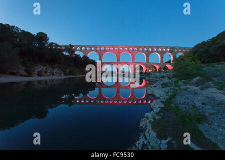 Pont du Gard, acquedotto romano, Sito Patrimonio Mondiale dell'UNESCO, fiume Gard, Languedoc-Roussillon, Francia meridionale, Francia, Europa Foto Stock