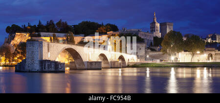 Ponte San Benezet oltre Rhone river, UNESCO, Avignon Vaucluse Provence, Provence-Alpes-Côte d'Azur, in Francia Foto Stock