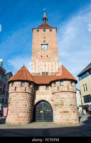 Weisser Turm (torre bianca) in zona pedonale, Norimberga, Baviera, Germania, Europa Foto Stock