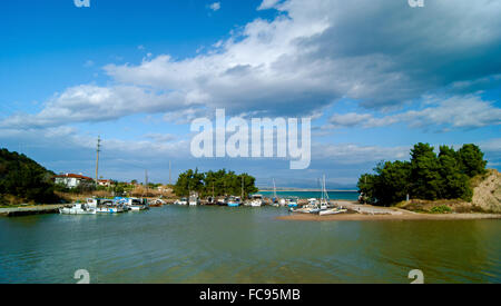 Tradizionale barca da pesca in Grecia Foto Stock