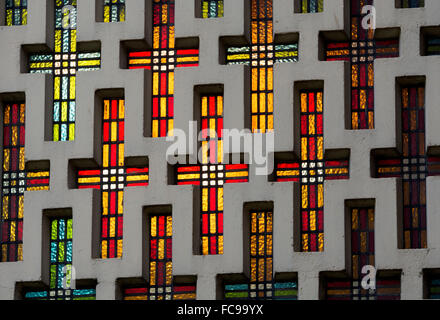 Vetrata colorata in St. Luke's Church, Holbrooks, Coventry, Regno Unito Foto Stock