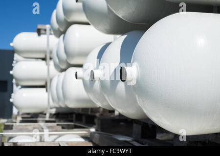 Bianco butan industriale di bottiglie Foto Stock