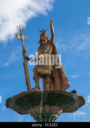 La statua di Pachacuti. Cusco Foto Stock