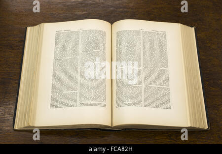 Apra il vecchio libro Foto Stock