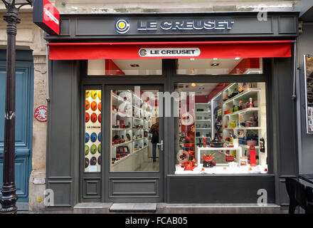 Le Creuset, facciata finestra store, Francese pentole, Parigi, Francia. Foto Stock