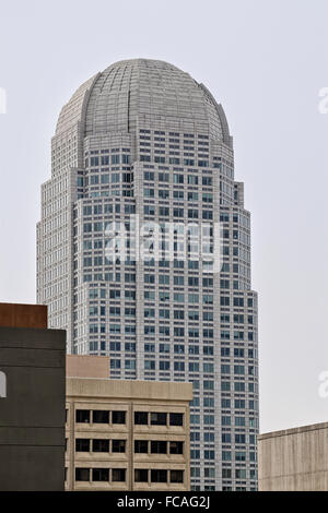 Wells Fargo Center, 100 N Main St, Winston-Salem, NC edificio in background. Edificio più alto in Winston Salem. Progettato da Petr Foto Stock