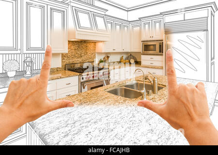 Mani femminili Framing cucina personalizzata Disegno e Foto Piazza combinazione. Foto Stock