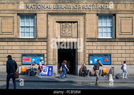 L'ingresso alla Biblioteca Nazionale di Scozia su George IV Bridge, Edimburgo, Scozia. Foto Stock