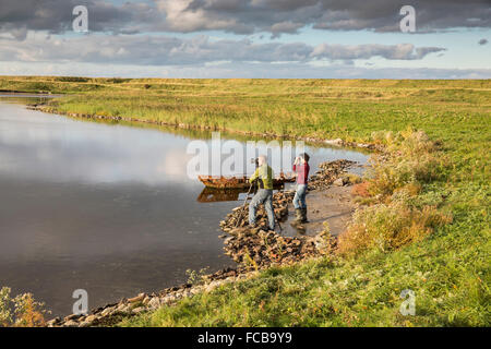 Paesi Bassi, Kerkwerve, riserva naturale Prunje, parte del Parco Nazionale di Oosterschelde. Relitto di una piccola imbarcazione. Fotografi Marjolijn e Frans Lemmens. Foto Stock