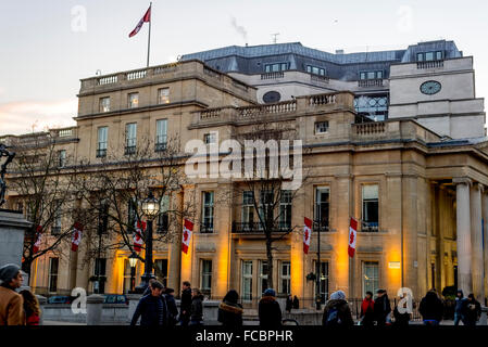 Vista della ambasciata canadese vicino a Trafalgar Square, Londra Foto Stock