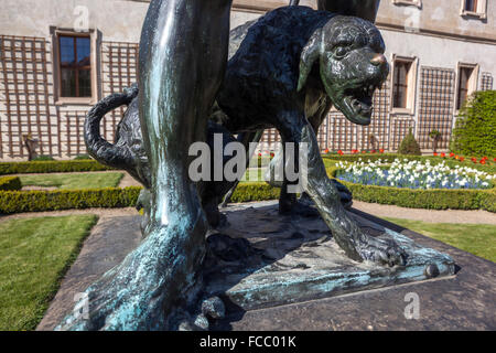 Giardino del Palazzo Wallenstein statua barocca di Adrian de Vries, Praga, Repubblica Ceca, dettaglio scultura in bronzo di Nettuno Foto Stock