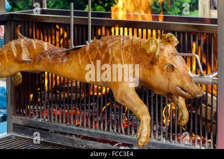 Spiedo porcellino su un mercato in stallo a Bergamo Foto Stock