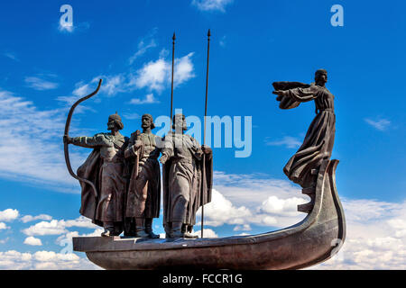 Fondatori monumento fiume Dniper simbolo di Kiev Kiev Ucraina. Il principe Kiy Builder Khoriv sorella Libed scultore Boroday 1982 Foto Stock