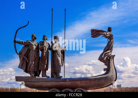 Fondatori monumento fiume Dniper simbolo di Kiev Kiev Ucraina. Il principe Kiy Builder Khoriv sorella Libed scultore Boroday 1982 Foto Stock