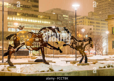 Dettaglio, Joe Fafard del cavallo della scultura "Do Re Mi Fa Sol La Si Do" in inverno, Calgary, Alberta, Canada Foto Stock