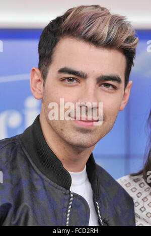 Toronto, Canada. Il 21 gennaio 2016. La registrazione artista Joe Jonas e banda DNCE aspetto il CTV è il giorno sociale talk show. Credito: EXImages/Alamy Live News Foto Stock