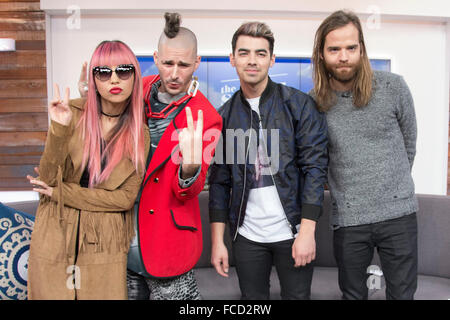 Toronto, Canada. Il 21 gennaio 2016. La registrazione artista Joe Jonas e banda DNCE aspetto il CTV è il giorno sociale talk show. Nella foto JinJoo Lee, Cole Whittle, Joe Jonas e Jack Lawless Credito: EXImages/Alamy Live News Foto Stock