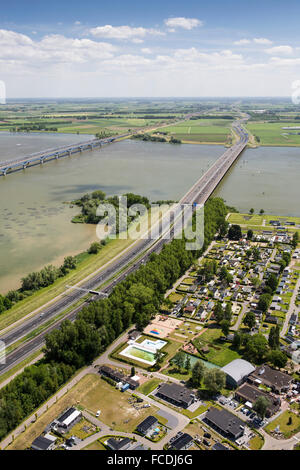 Paesi Bassi, Moerdijk, ponti sul fiume chiamato Hollands Diep Foto Stock