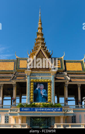 Preah Thineang Chan Chhaya, Moonlight Pavilion, dettaglio con il ritratto del re Norodom Sihanouk, Chan Chaya, Royal Palace Foto Stock