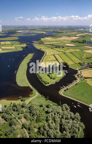 Paesi Bassi, Nieuwkoop, laghi e yacht su laghi chiamato Nieuwkoopse Plassen. Antenna Foto Stock