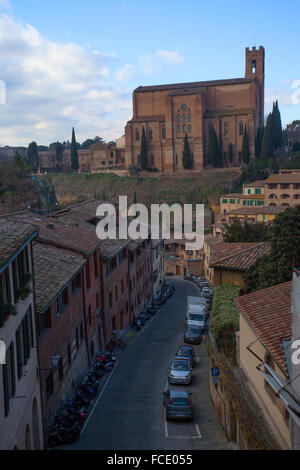 Vista sulla Basilica cateriniana di San Domenico. Siena, Toscana. L'Italia. Foto Stock