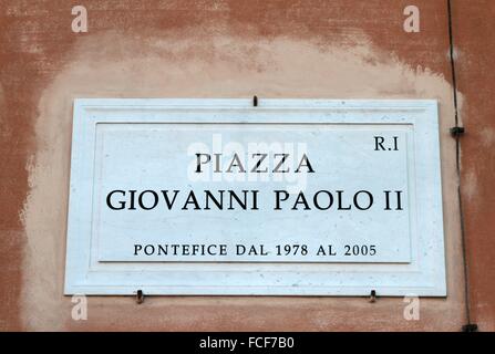 Roma - Piazza Giovanni Paolo II - pontefice dal 1978 al 2005 Foto Stock