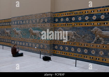 Berlino, città tedesca, la Germania, l'Europa. La ricostruzione della strada processionale di Babilonia presso il Pergamon Museum, Pergamonmuseum Foto Stock