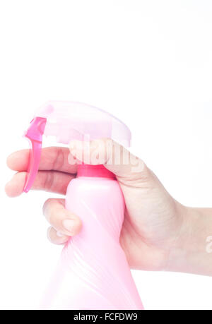 A mano in plastica di contenimento foggy flacone spray isolati su sfondo bianco, stock photo Foto Stock