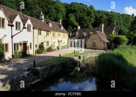 Castle Combe in Wiltshire , uno dei più belli villaggi di Cotswolds. Foto Stock