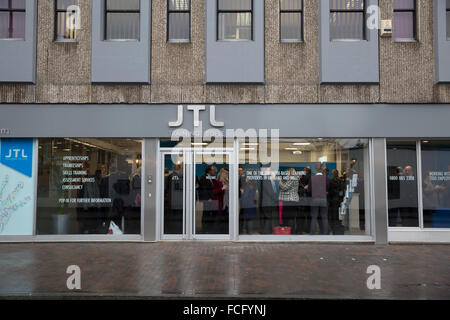 Orpington, Regno Unito, 22 Gennaio 2016,Jo Johnson MP apre la JTL apprendista centro di addestramento di Orpington Ken Credito: Keith Larby/Alamy Live News Foto Stock