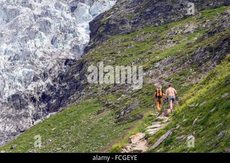 Escursionismo in Haute Savoie (74), Rhone Alpes, Francia Foto Stock