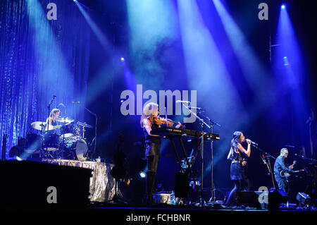 Liverpool, Regno Unito. Il 22 gennaio 2016. Band irlandese, The Corrs, eseguire durante la loro luce bianca Tour all'Echo Arena, Liverpool. © Paul Warburton/Alamy Live News Foto Stock