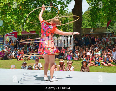 Christchurch, Nuova Zelanda. 23 gennaio, 2016. Immagine :Mondo Buskers Festival Christchurch Nuova Zelanda.Hula Regina dalla Russia esegue in questo mondo anni Buskers Festival. Data 23/01/2016 Ref: Credito: charlie bryan/Alamy Live News Foto Stock