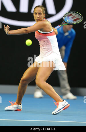 Melbourne, Australia. 23 gen 2016. Madison chiavi del Stati Uniti compete contro Ana Ivanovic di Serbia durante il terzo round match di singolare femminile presso l'Australian Open di Tennis campionati di Melbourne, Australia, 23 gennaio, 2016. Credito: Bi Mingming/Xinhua/Alamy Live News Foto Stock