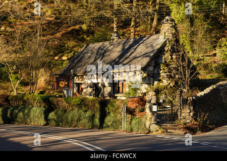 Ty Hyll, il Brutto House sulla principale A5 Londra a Holyhead Road a Capel Curig, Gwynedd. Foto Stock