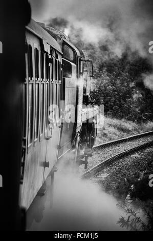 Immagine in bianco e nero di luce Bulleid Pacific 4-6-2 steam loco n. 34053 Sir Keith Park Foto Stock