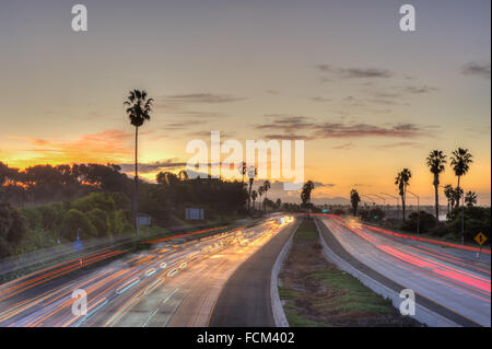 California superstrada 101 durante la mattina i pendolari. Foto Stock