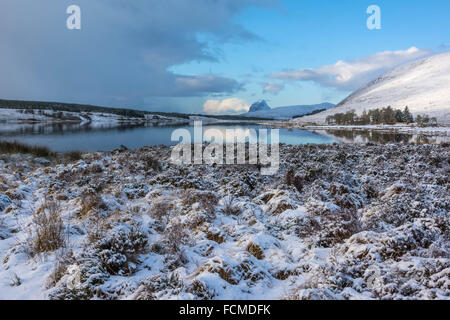 Suilven da Loch Borralan, Sutherland, Scotland, Regno Unito Foto Stock