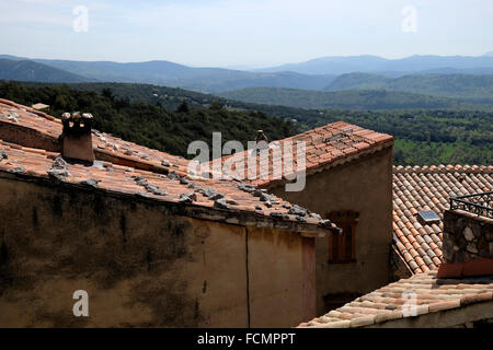 Mons en Provence, Francia meridionale. Vista panoramica sui tetti. Foto Stock