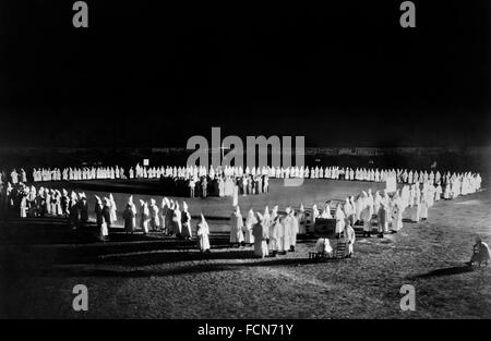 Ku Klux Klan cerimonia di iniziazione, Mississippi, c.1923 Foto Stock